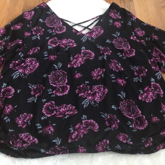 Torrid black floral Crisscross back chiffon blouse - Picture 5 of 11